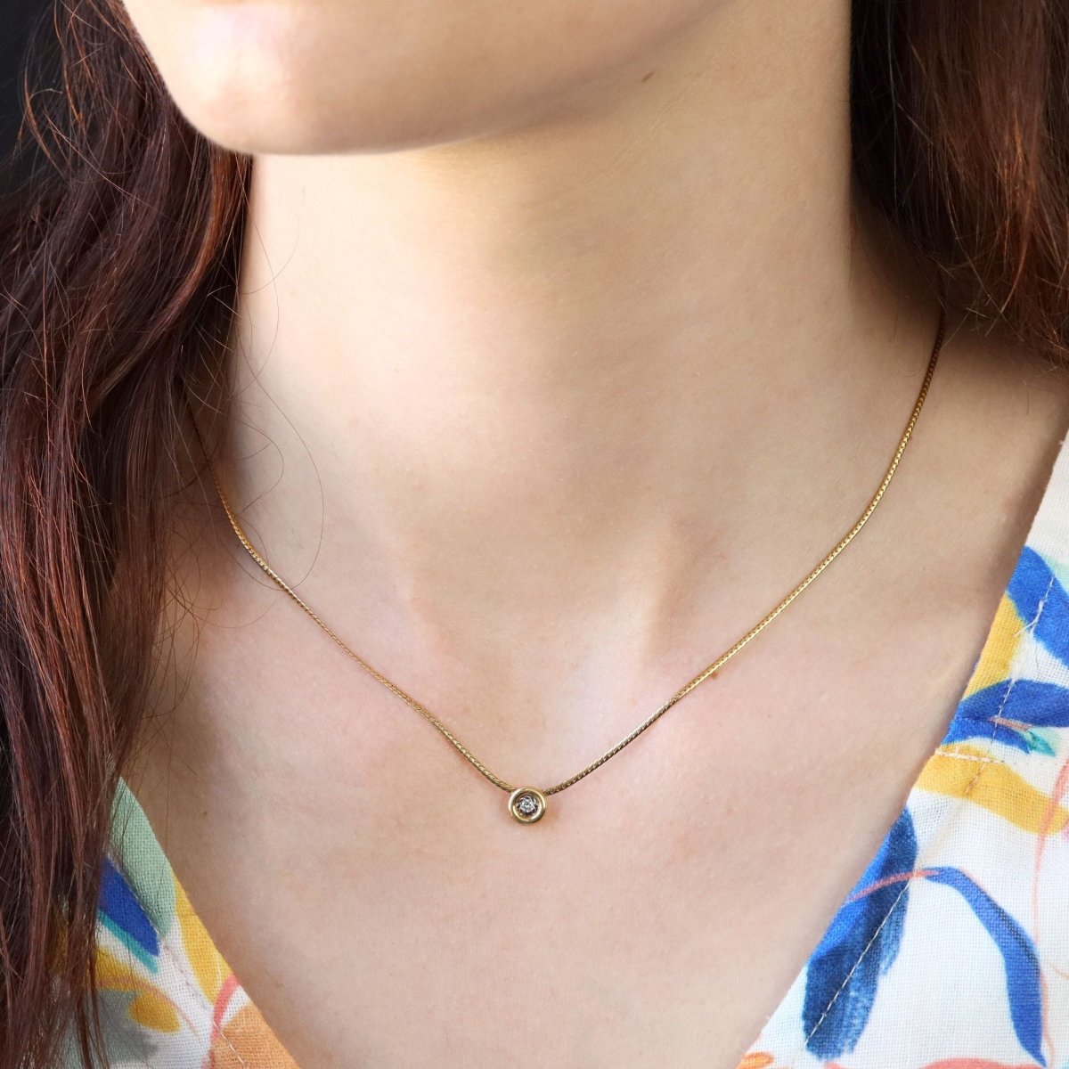 Necklace modern yellow gold round pendant diamond