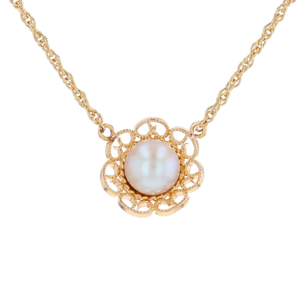 Chain with pearl motif