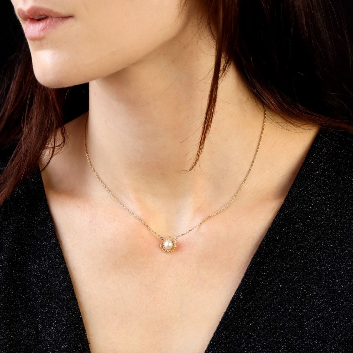 Chain with pearl motif