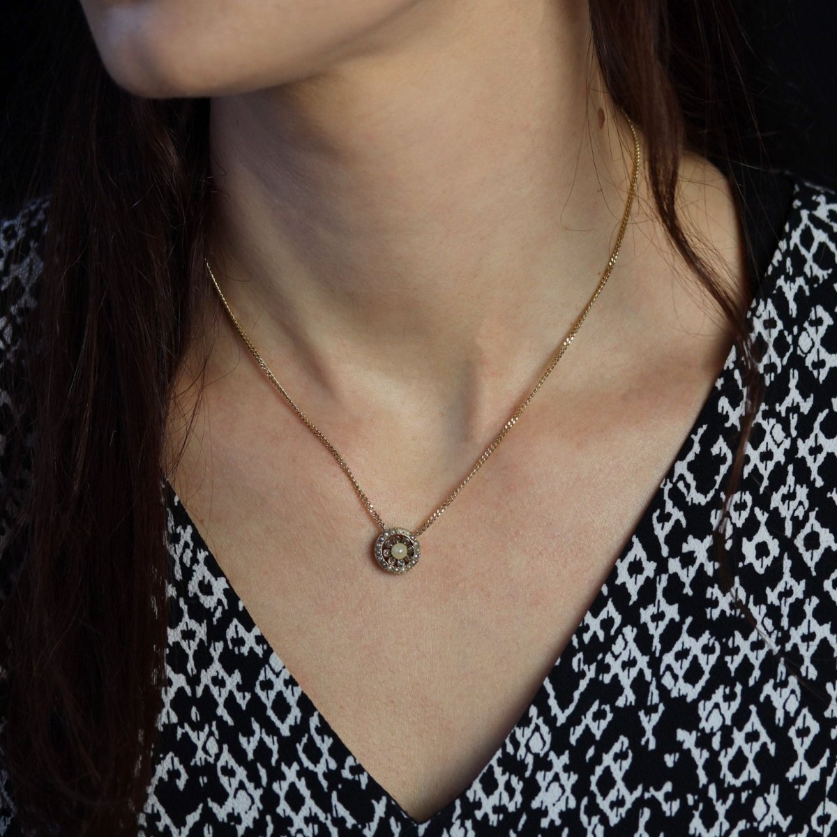 Gourmet link chain with antique pearl motif and diamonds