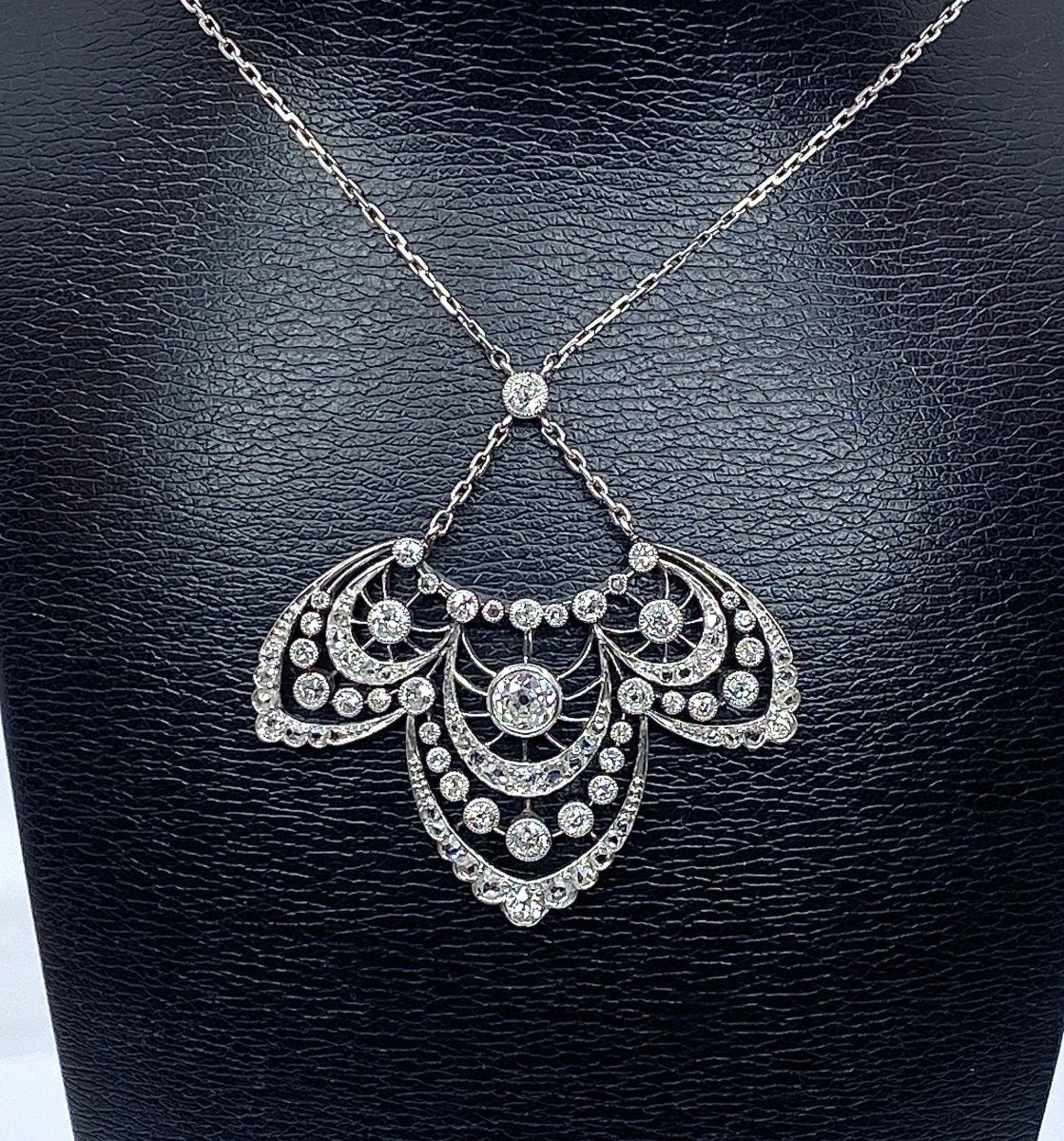 Collier pendentif en platine, diamants, époque 1900 - Castafiore