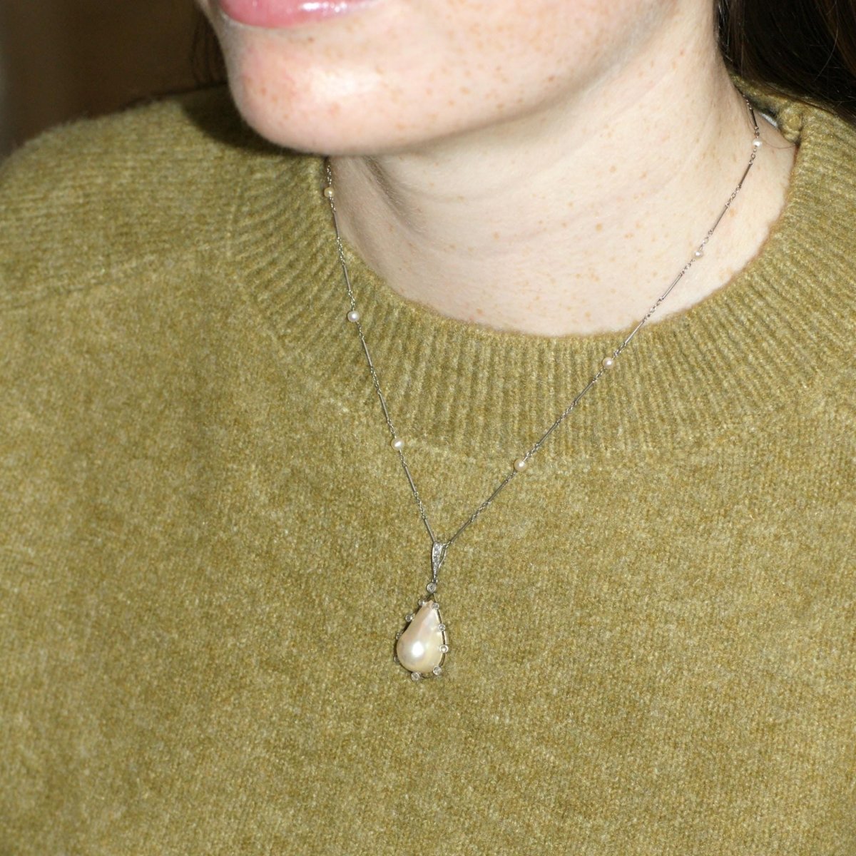 Collier Pendentif en platine or jaune, perle, et diamants - Castafiore