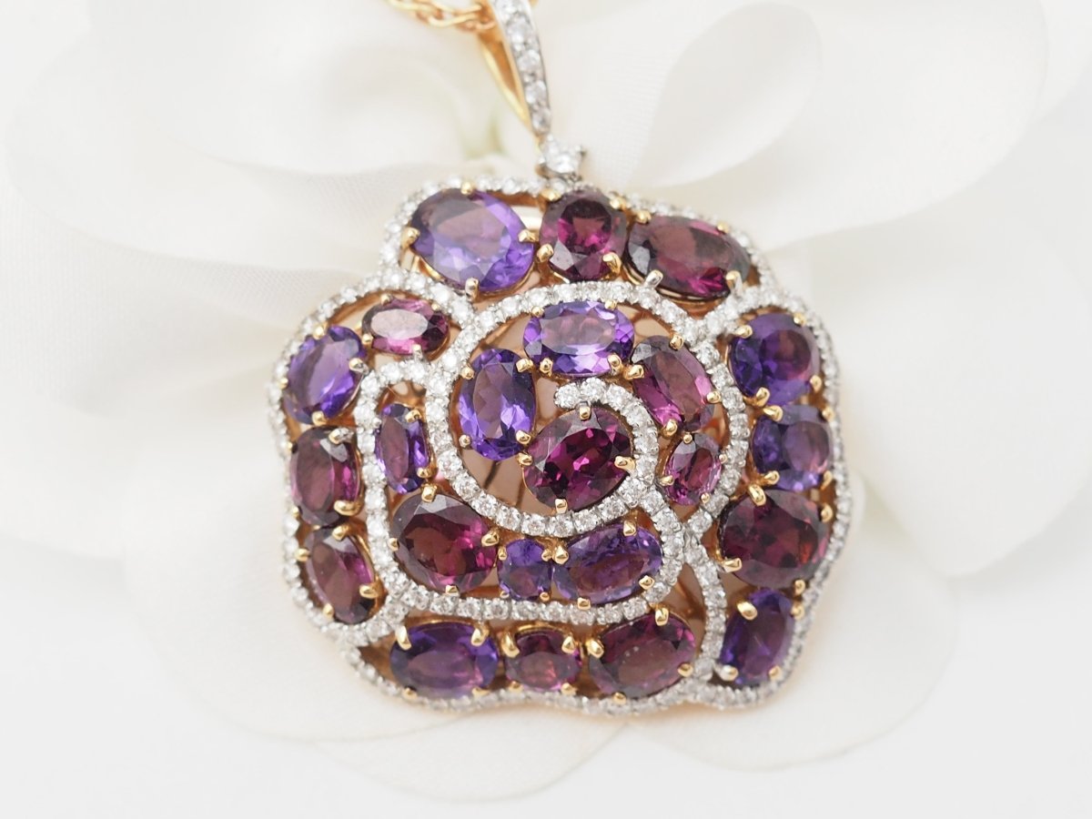 Collier pendentif fleur en or rose, pierres fines et diamants - Castafiore