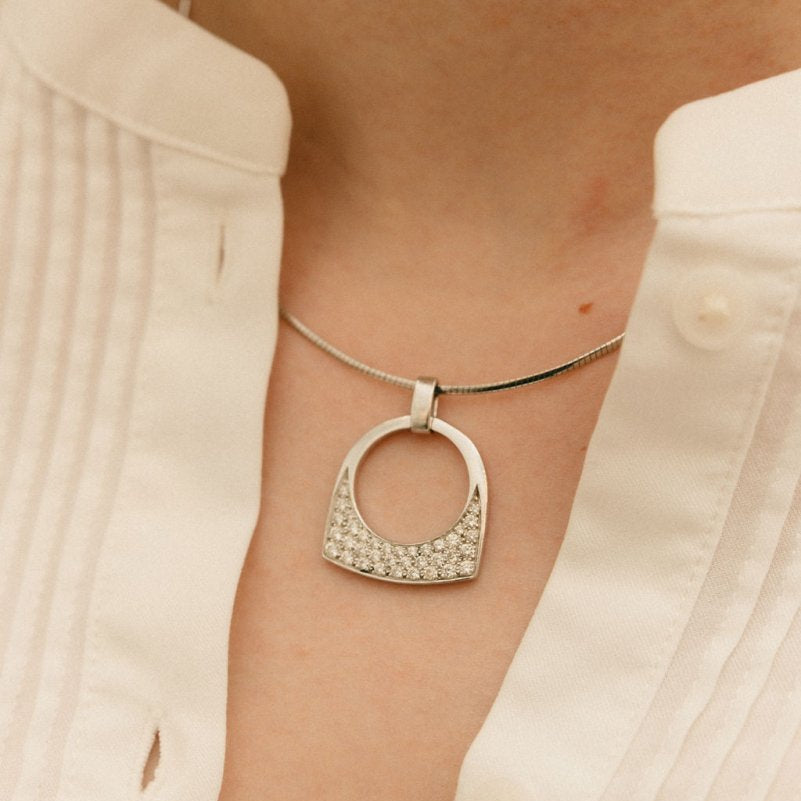 Collier Pendentif FRED "Success" en or blanc et diamants - Castafiore