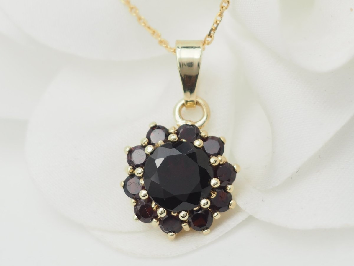 Collier pendentif marguerite en or jaune et grenats - Castafiore