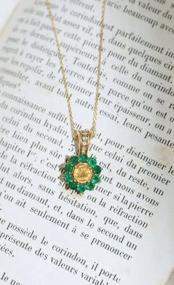 Collier Pendentif Marguerite Saphir Jaune et Emeraudes - Castafiore