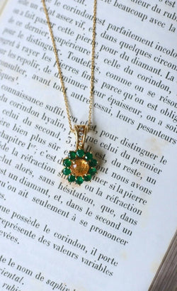 Collier Pendentif Marguerite Saphir Jaune et Emeraudes - Castafiore