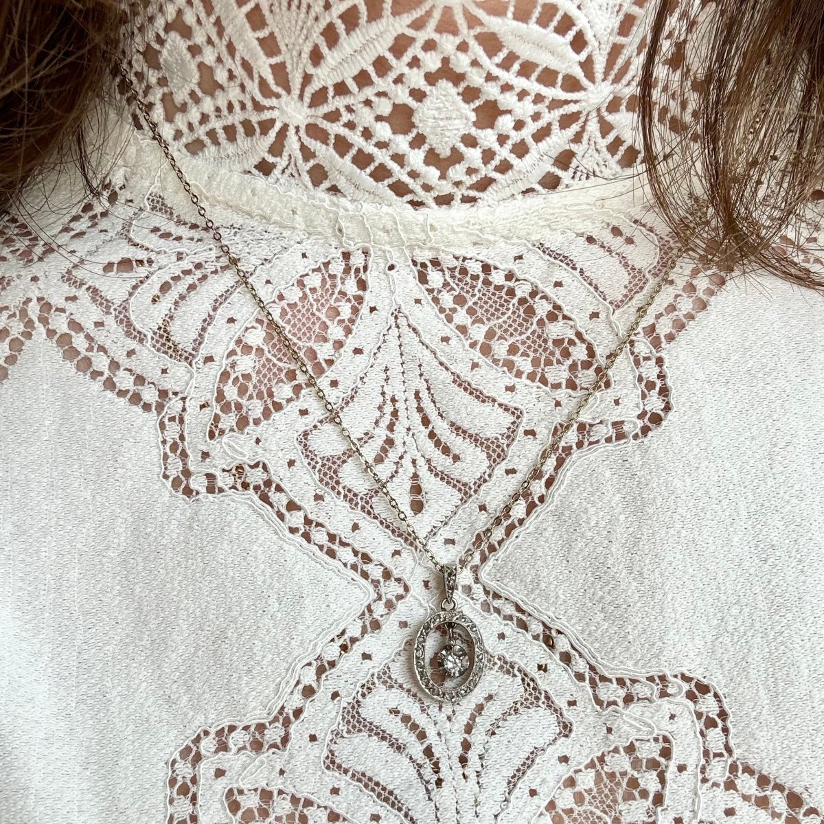 Collier Pendentif or blanc, platine et diamants - Castafiore