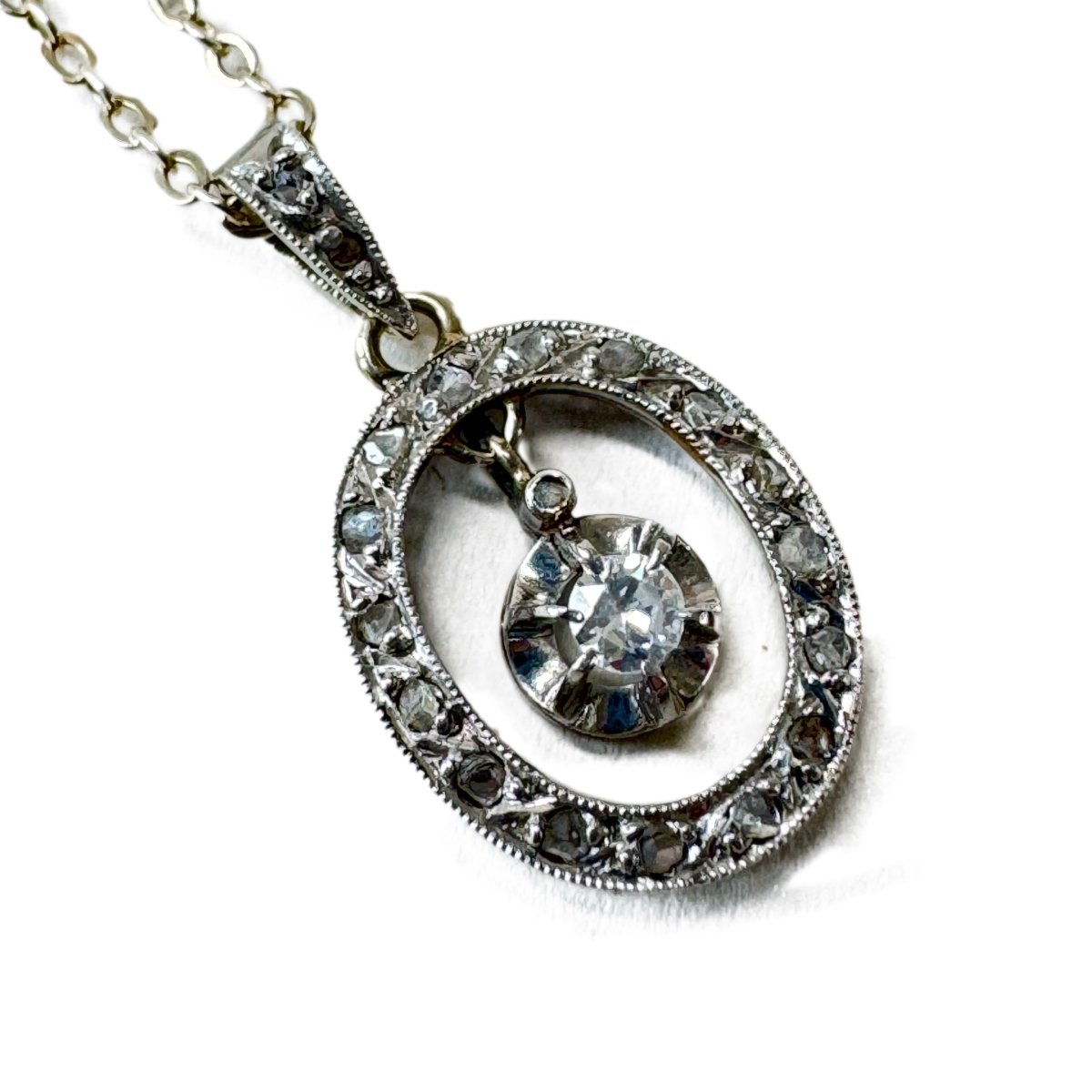 Collier Pendentif or blanc, platine et diamants - Castafiore