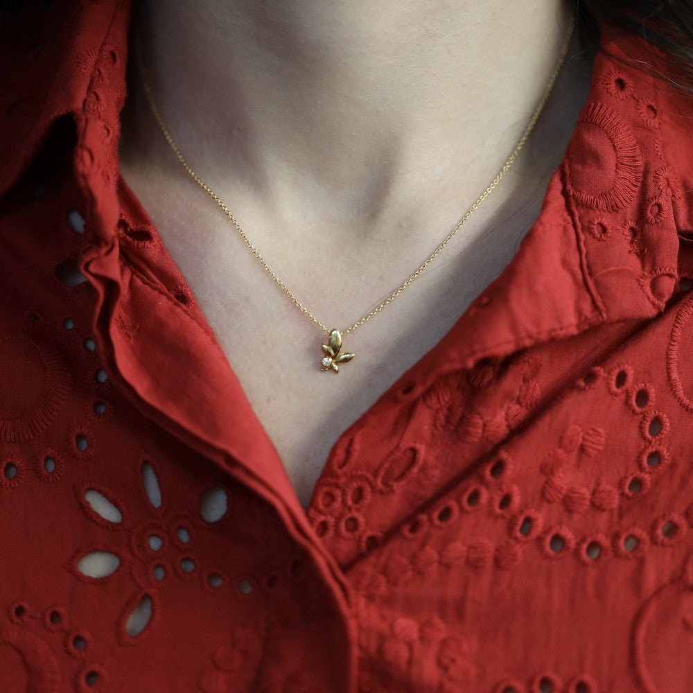 Collier Pendentif TIFFANY & CO. "Feuille d'Olive" en or jaune et diamant - Castafiore