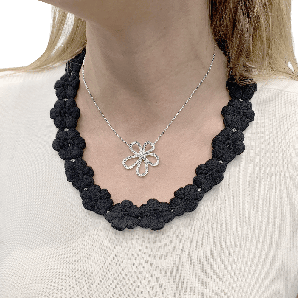 Necklace Van Cleef & Arpels, "Flowerlace", white gold, diamonds.
