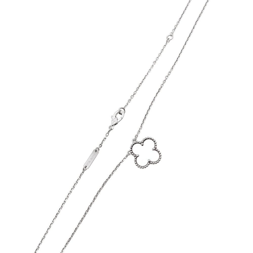 Collier Pendentif VAN CLEEF & ARPELS "Alhambra" en or blanc et nacre - Castafiore