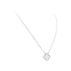 Collier Pendentif VAN CLEEF & ARPELS "Alhambra" en or blanc et nacre - Castafiore