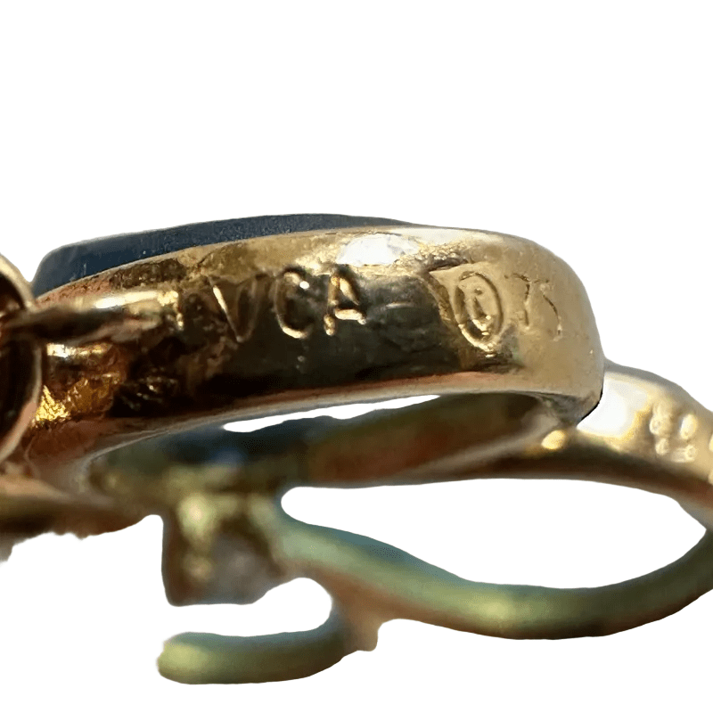 Collier Pendentif VAN CLEEF & ARPELS en or jaune, calcédoine et diamant - Castafiore