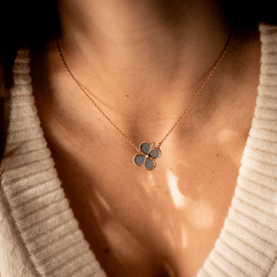 Collier Pendentif VAN CLEEF & ARPELS en or jaune, calcédoine et diamant - Castafiore