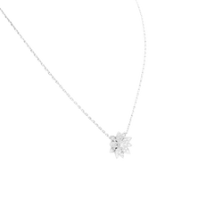 Collier Pendentif VAN CLEEF & ARPELS. "Lotus" en or blanc et diamants - Castafiore