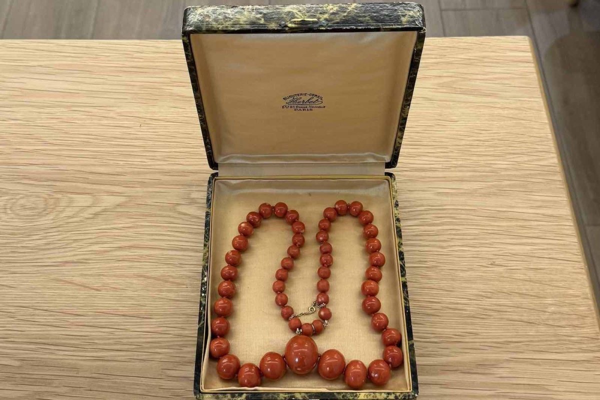 Collier perles de corail et fermoir en or 18k - Castafiore