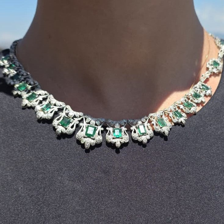 Collier Plastron en platine, émeraudes et diamants - Castafiore