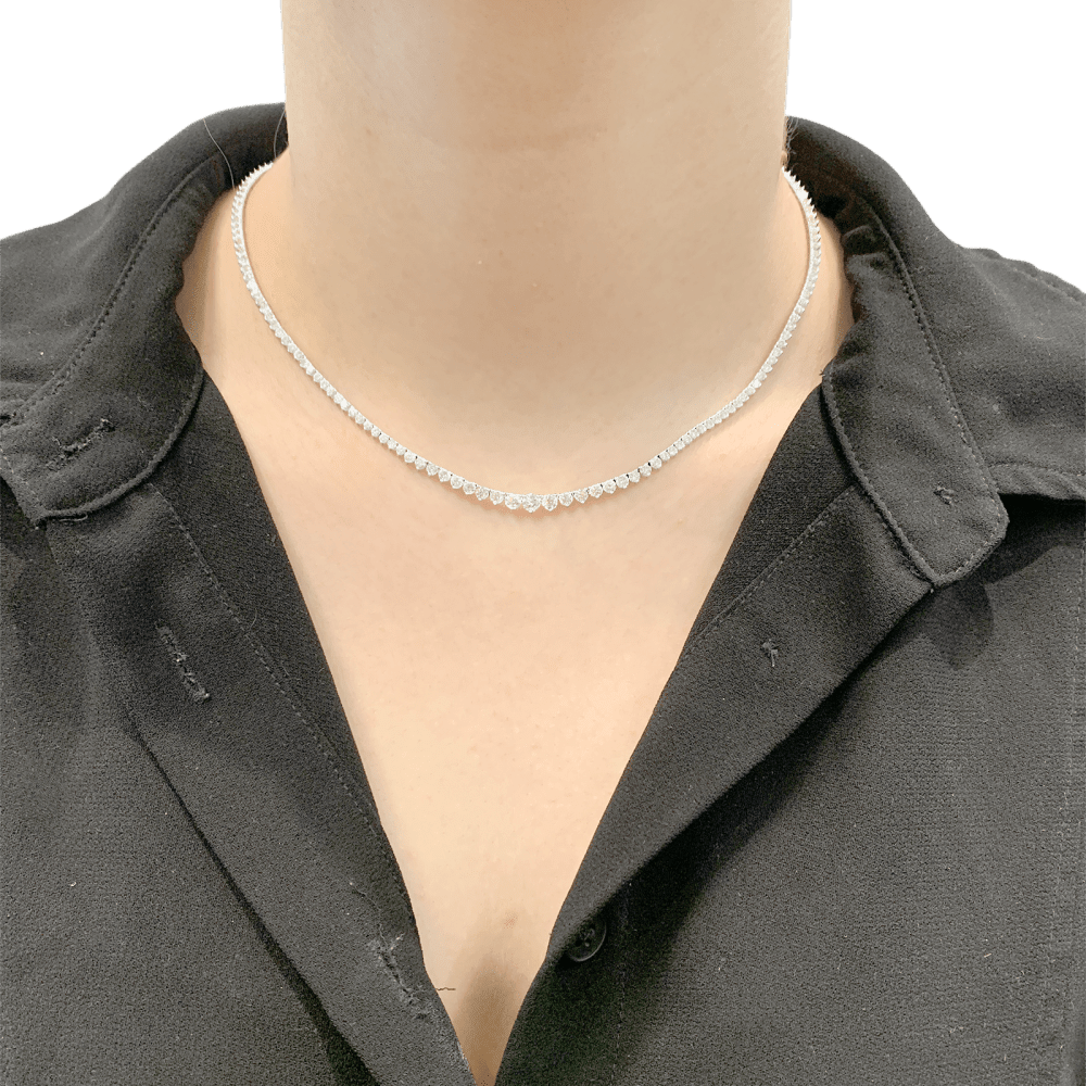 Necklace river in white gold and diamonds.