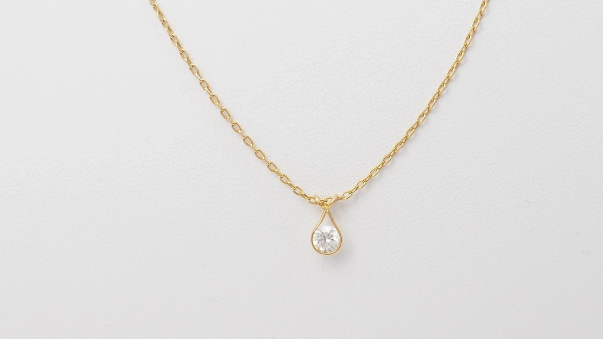 Collier solitaire Augis en or jaune et diamant - Castafiore