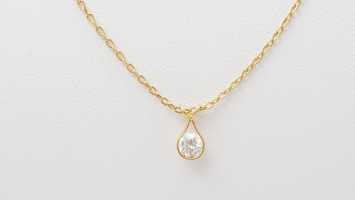 Collier solitaire Augis en or jaune et diamant - Castafiore