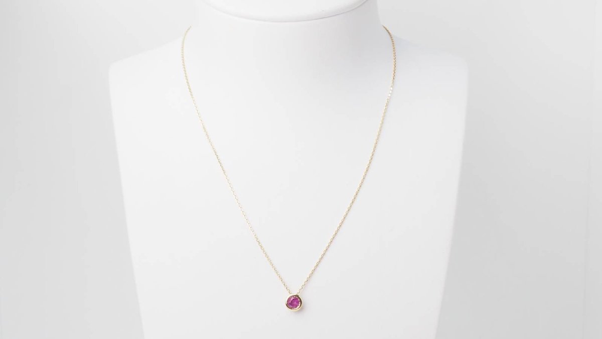 Collier solitaire en or jaune et rubis - Castafiore