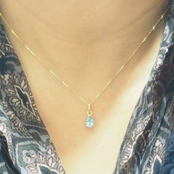 Collier solitaire en or jaune et topaze bleue - Castafiore