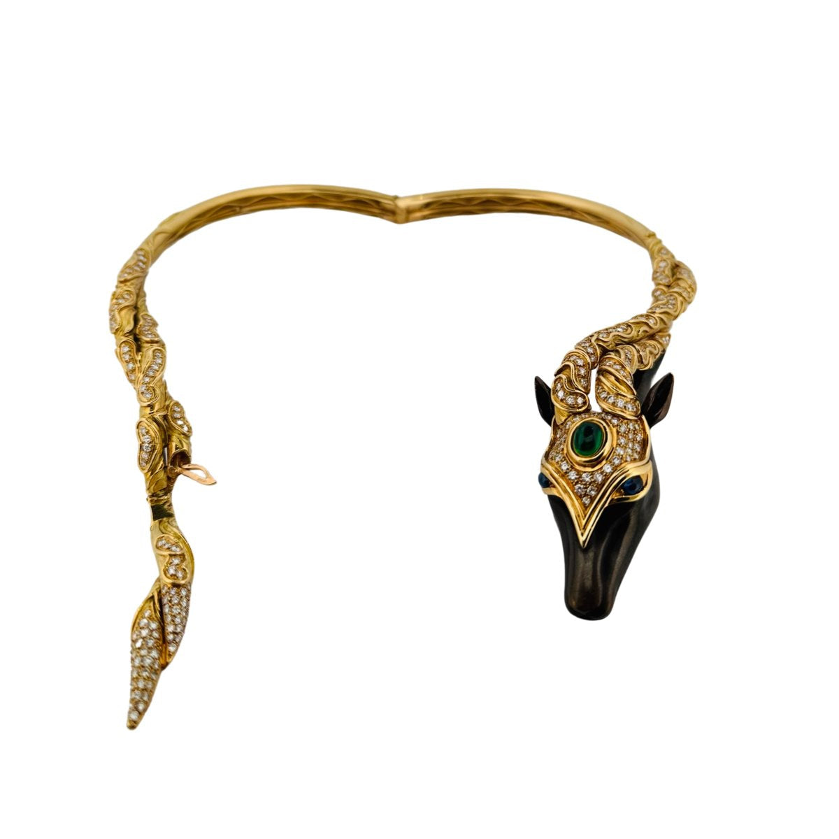 Collier Torque CHAUMET "Filly Princess" en or jaune, bronze, émeraude, saphirs et diamants - Castafiore