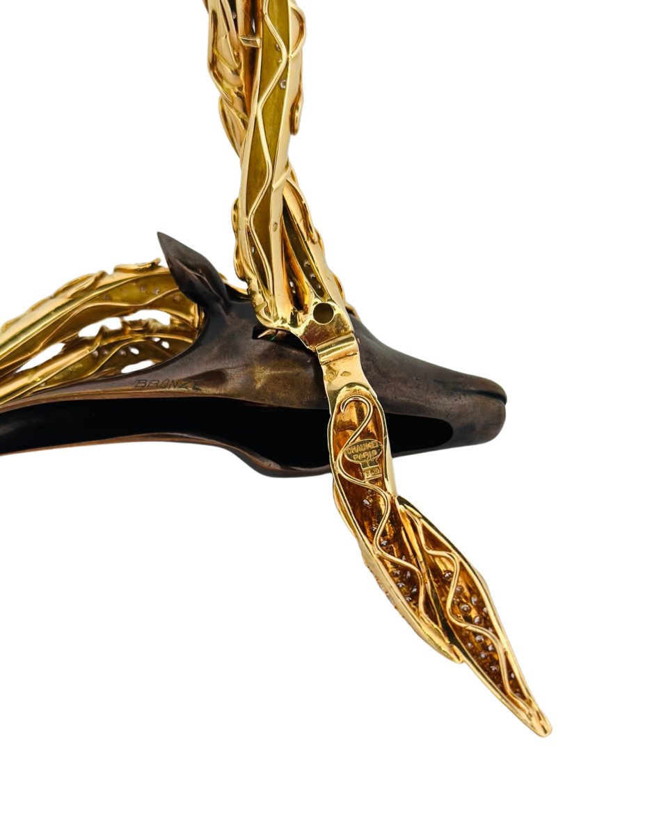 Collier Torque CHAUMET "Filly Princess" en or jaune, bronze, émeraude, saphirs et diamants - Castafiore