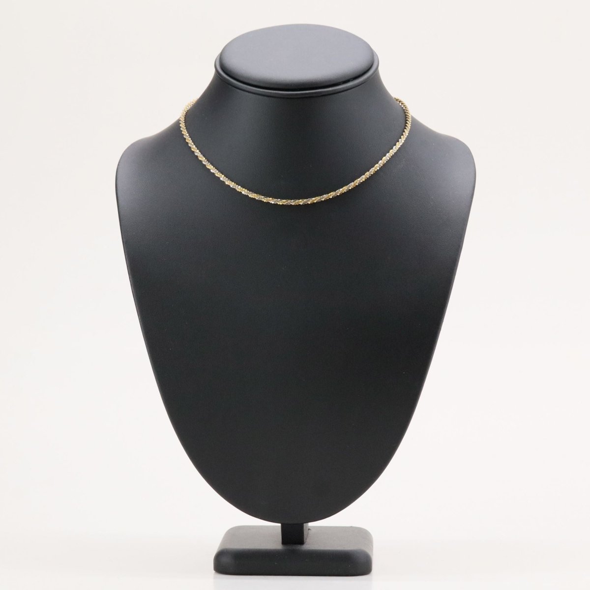 Twisted chain in two-tone gold