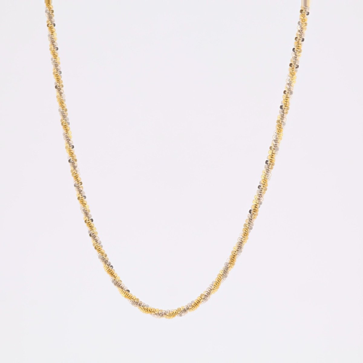 Twisted chain in two-tone gold