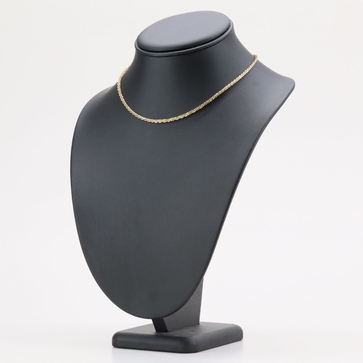 Twisted chain in two-tone gold