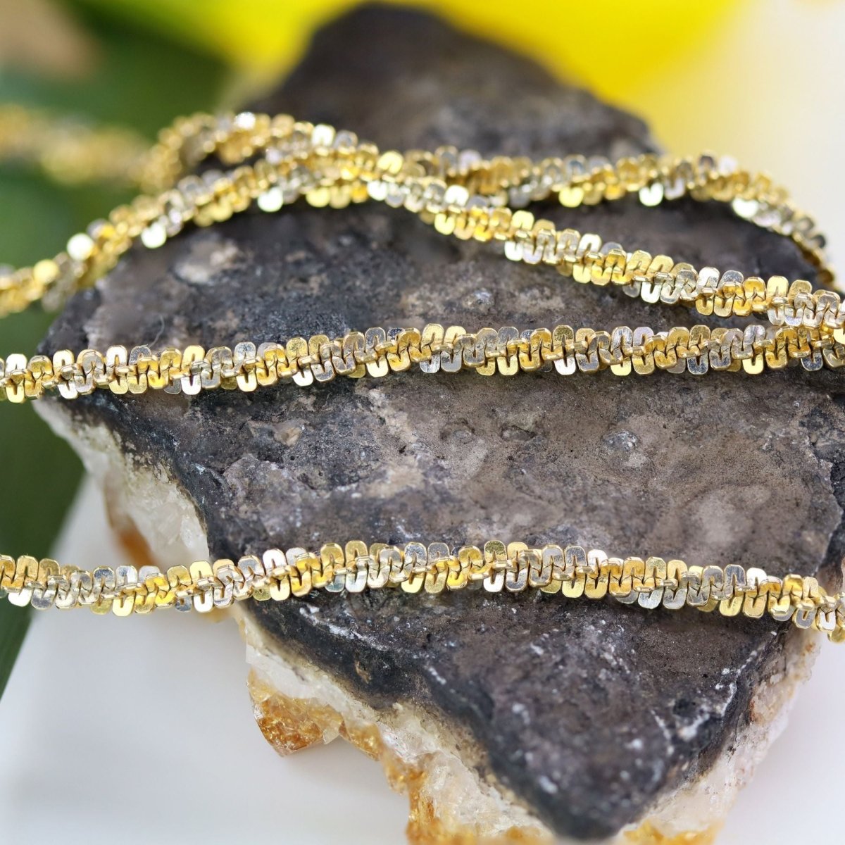 Twisted chain in two-tone gold