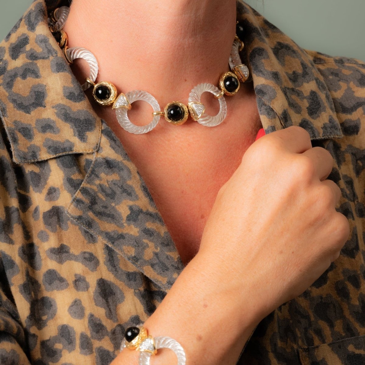 Collier transformable BOUCHERON en or jaune, onyx, cristal de roche et diamants - Castafiore