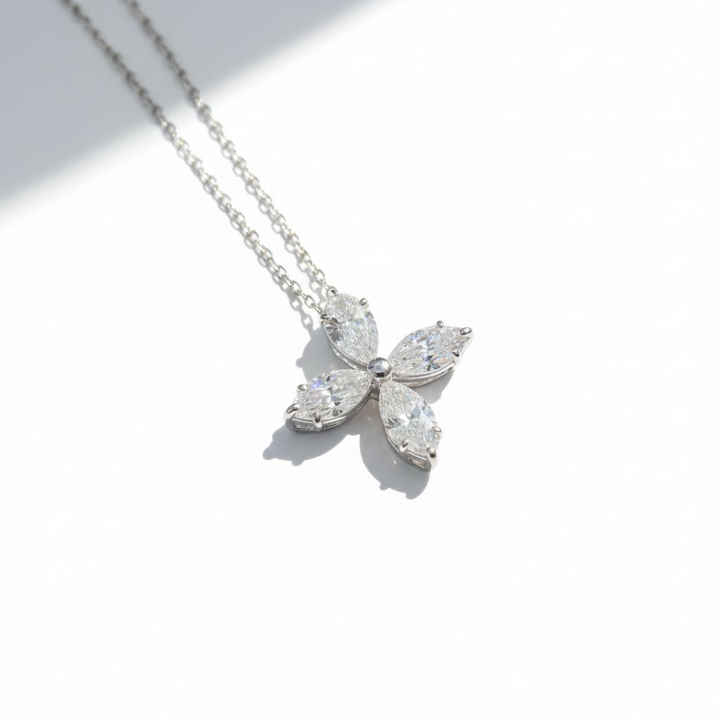 Collier Trèfle en or blanc et diamants - Castafiore