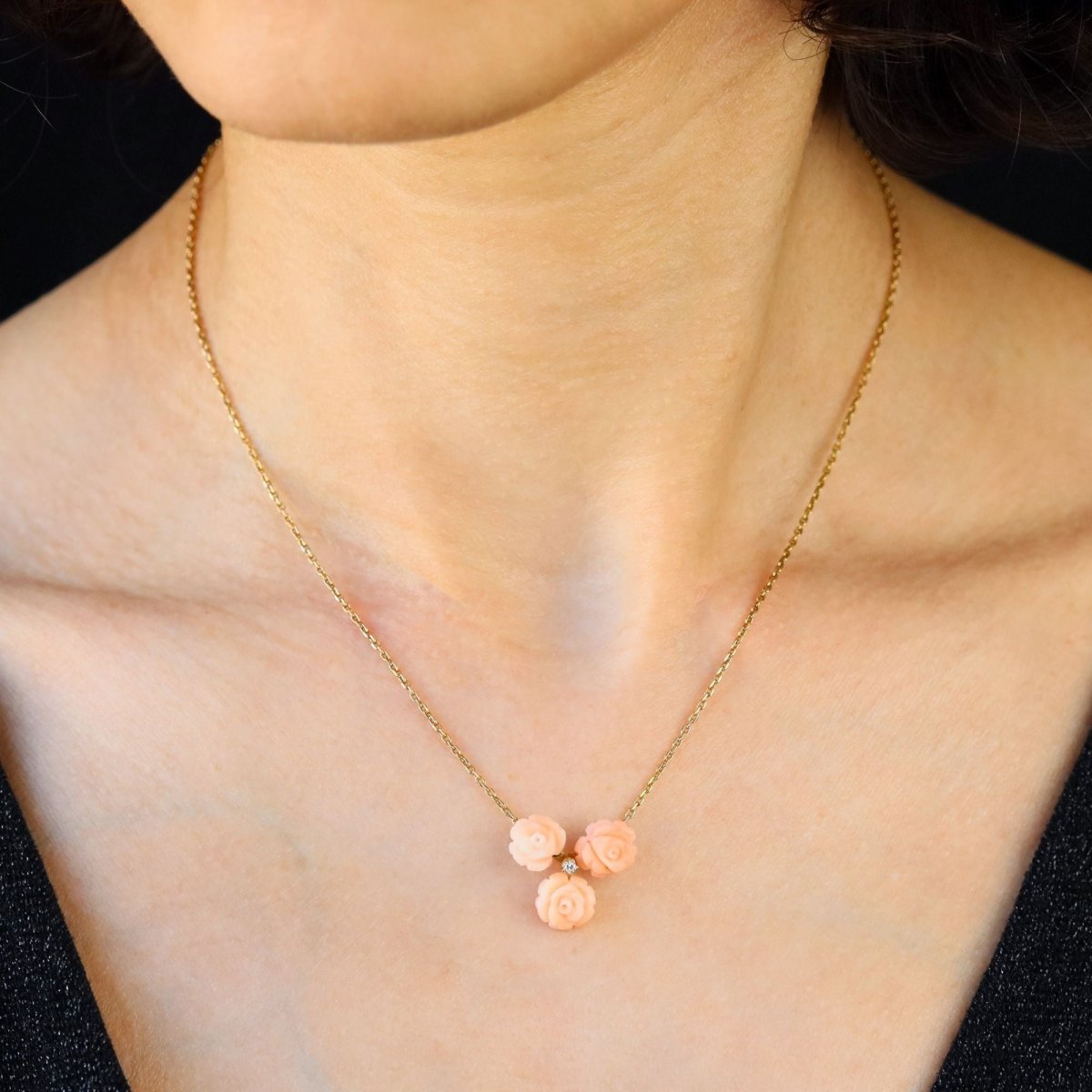 Necklace trio of angel-skin coral roses and diamond yellow gold