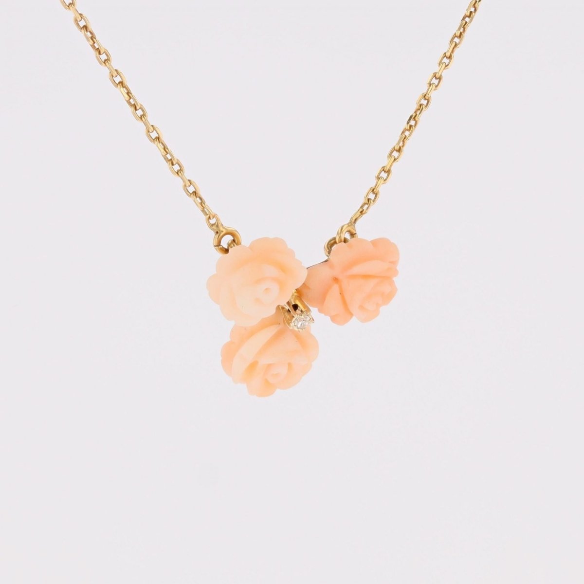 Necklace trio of angel-skin coral roses and diamond yellow gold