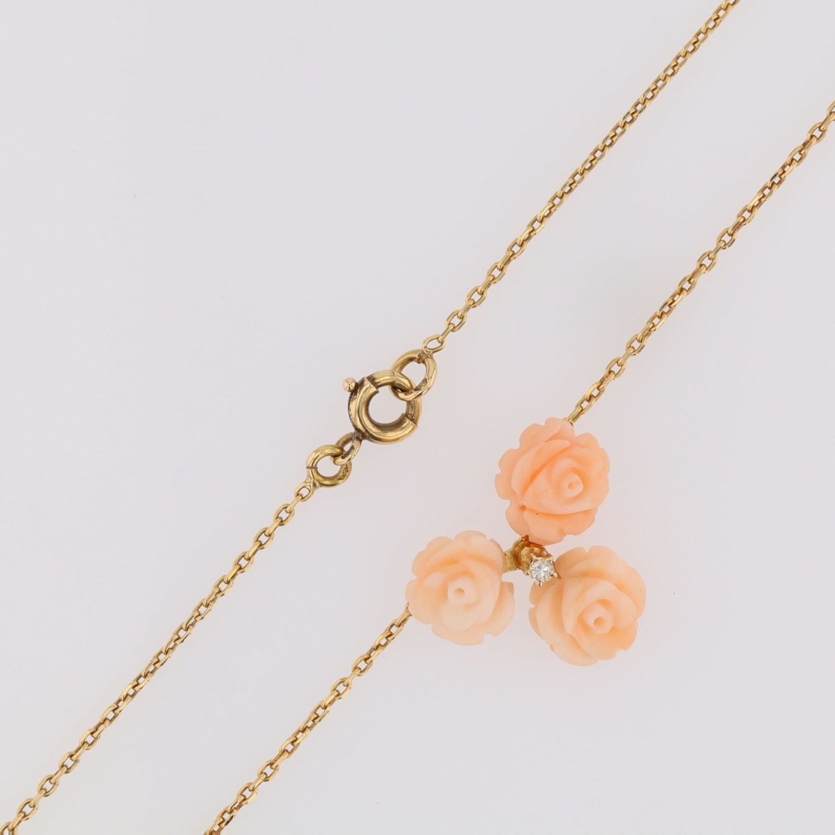 Necklace trio of angel-skin coral roses and diamond yellow gold