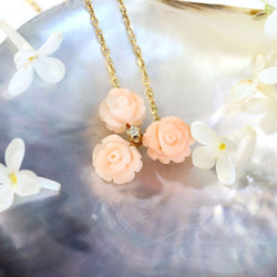 Necklace trio of angel-skin coral roses and diamond yellow gold
