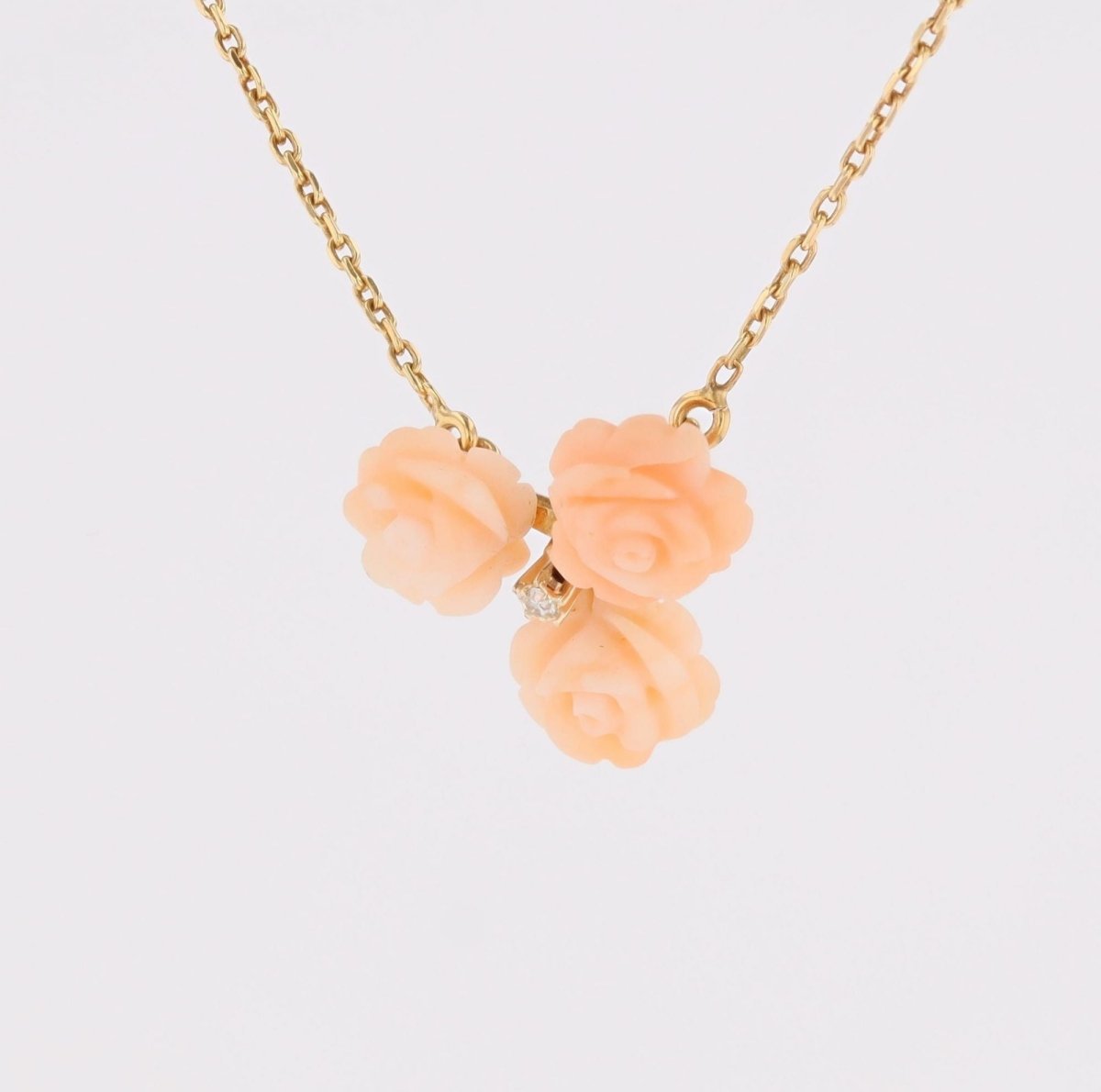 Necklace trio of angel-skin coral roses and diamond yellow gold