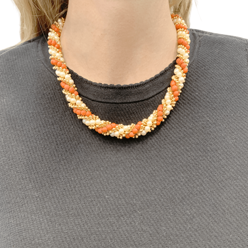 Collier VAN CLEEF & ARPELS "Twist" en or jaune, perles et corail - Castafiore