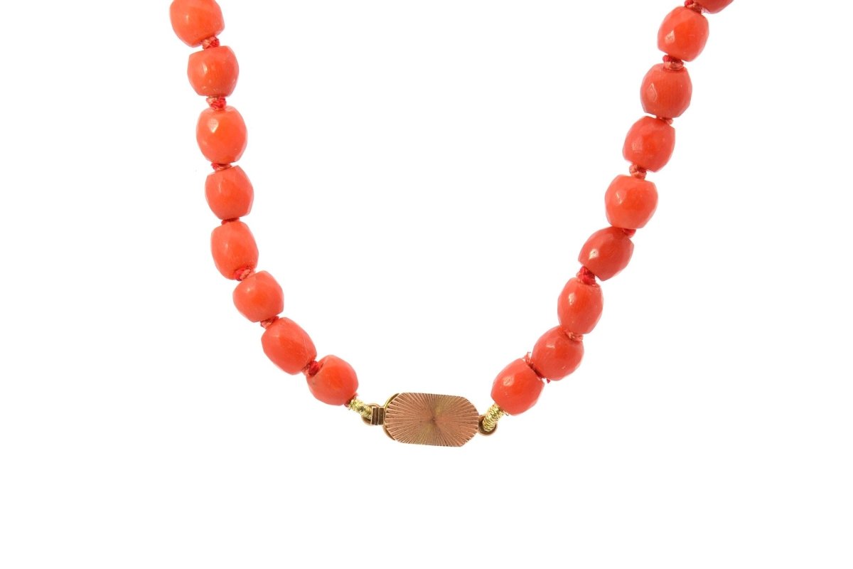Collier Vintage en corail avec fermoir en or 18k - Castafiore