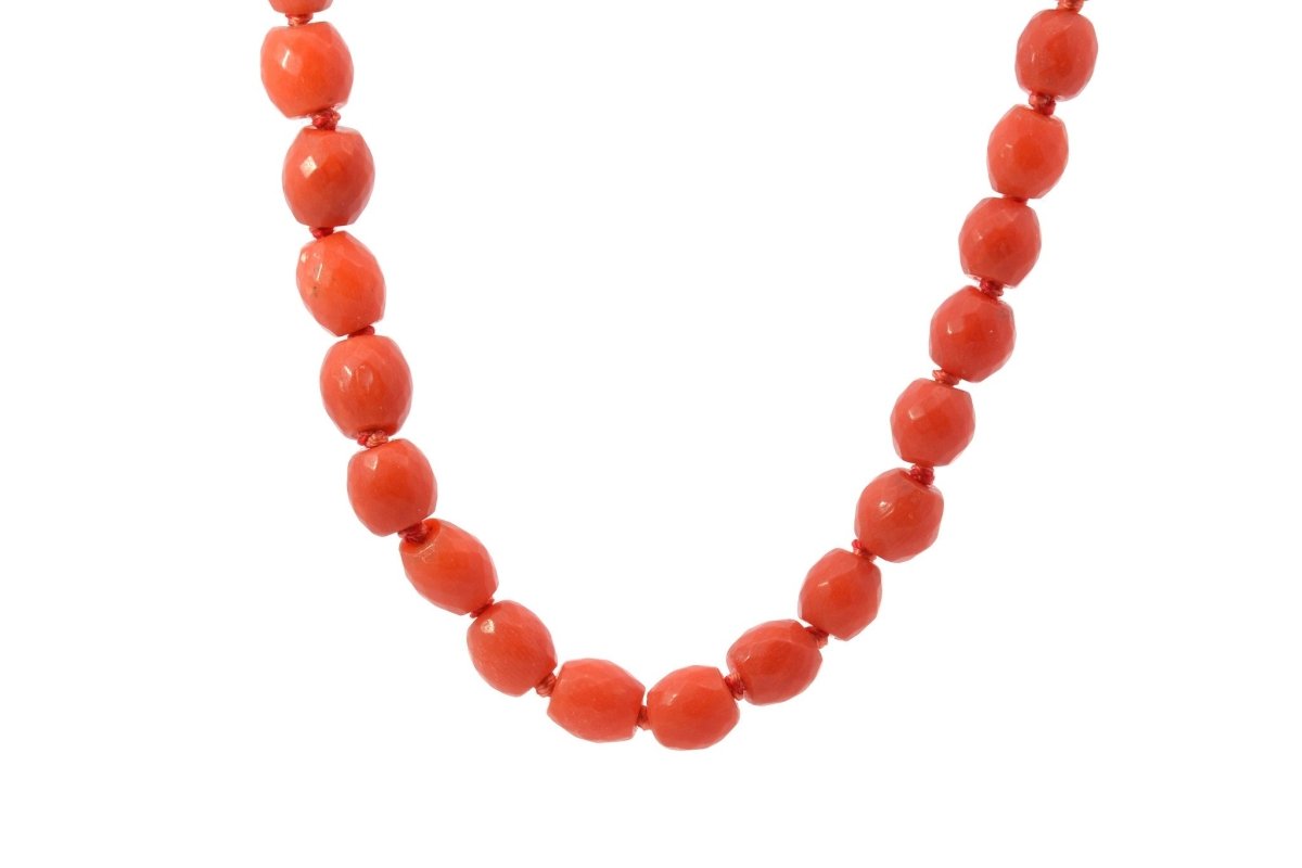 Collier Vintage en corail avec fermoir en or 18k - Castafiore
