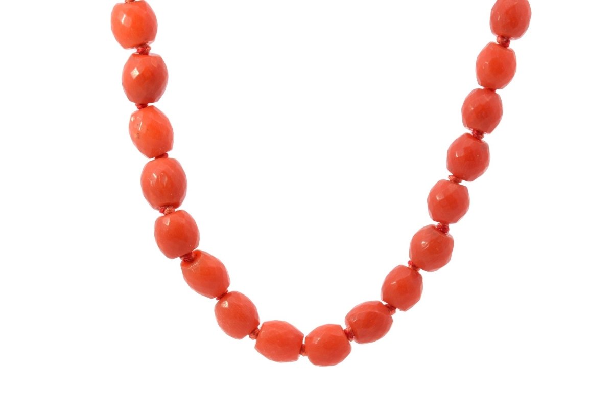 Collier Vintage en corail avec fermoir en or 18k - Castafiore