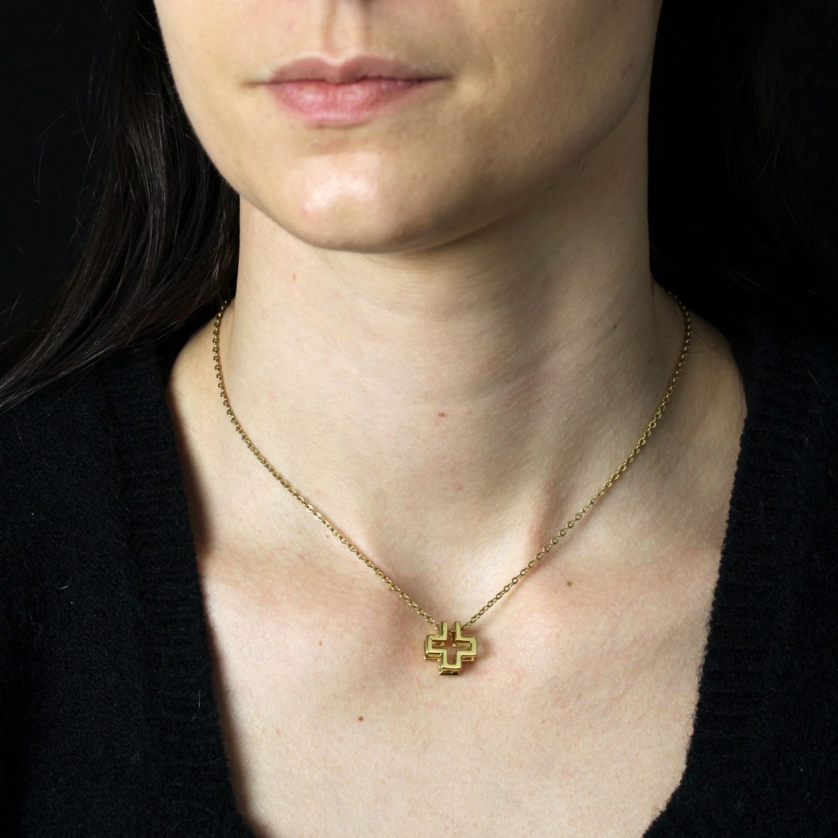 Croix ajourée en or jaune - Castafiore