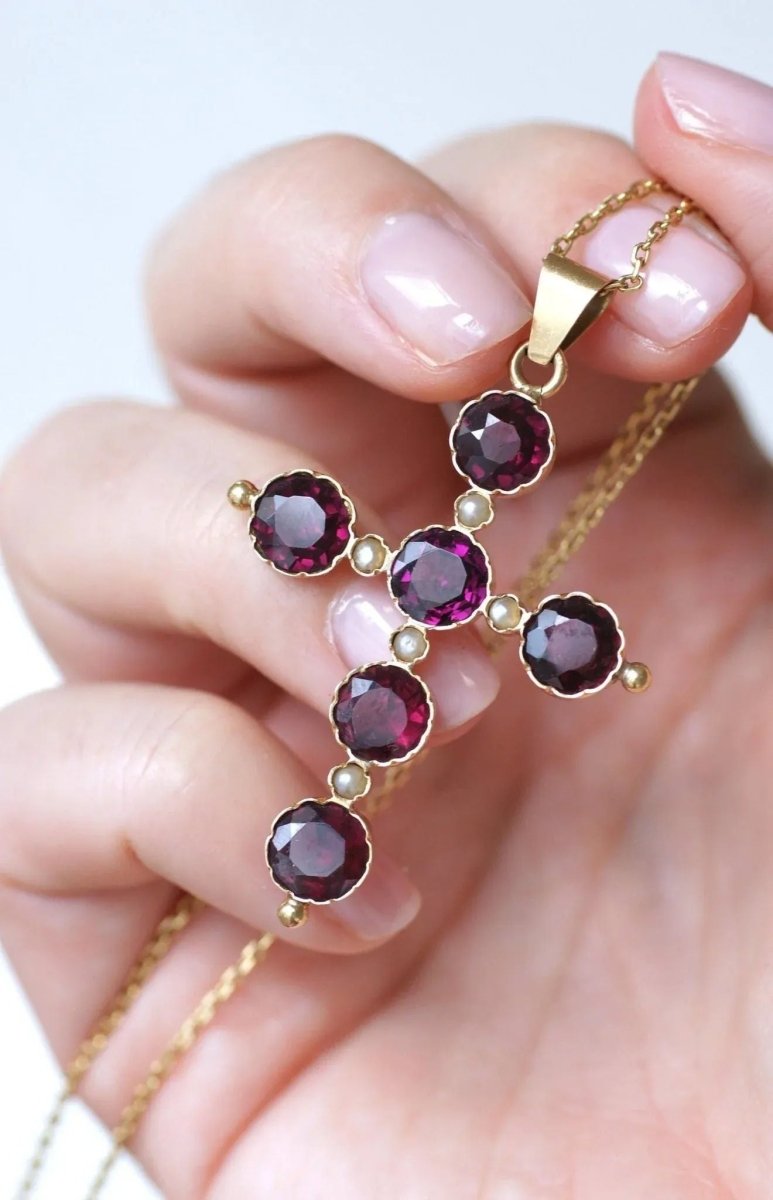 Croix Ancienne Grenats et Perles sur Or jaune - Castafiore