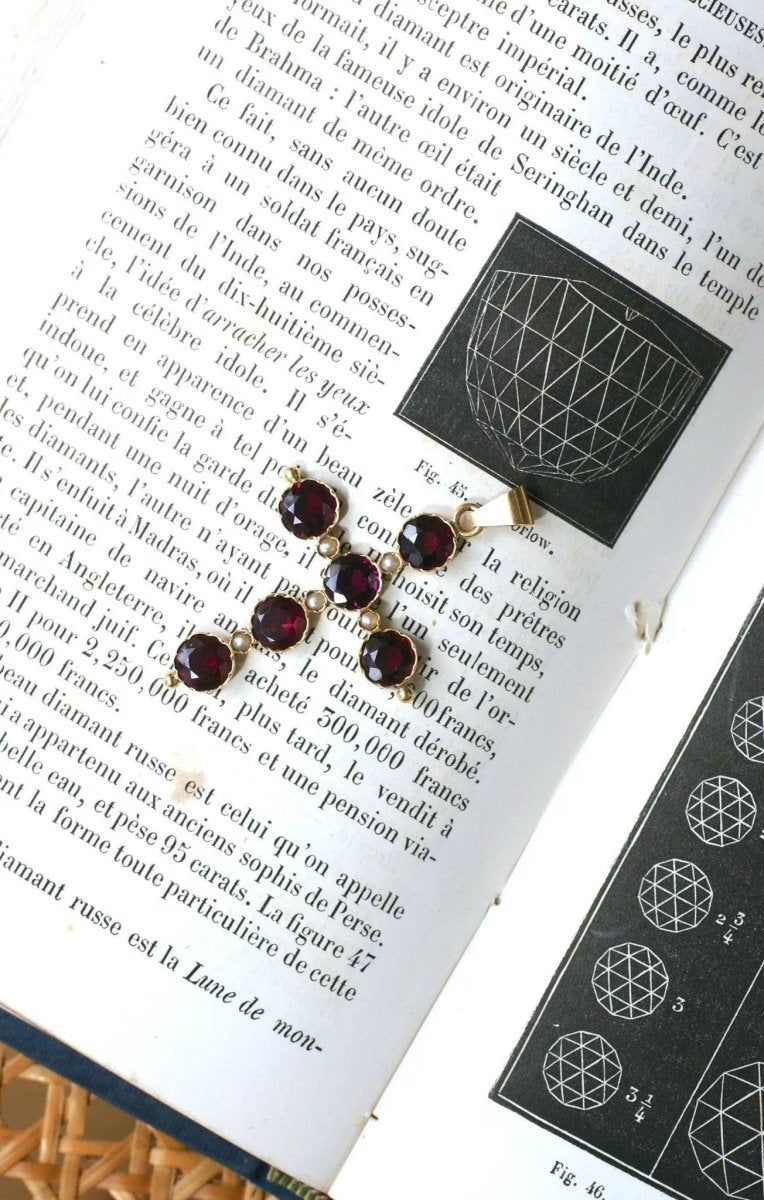 Croix Ancienne Grenats et Perles sur Or jaune - Castafiore