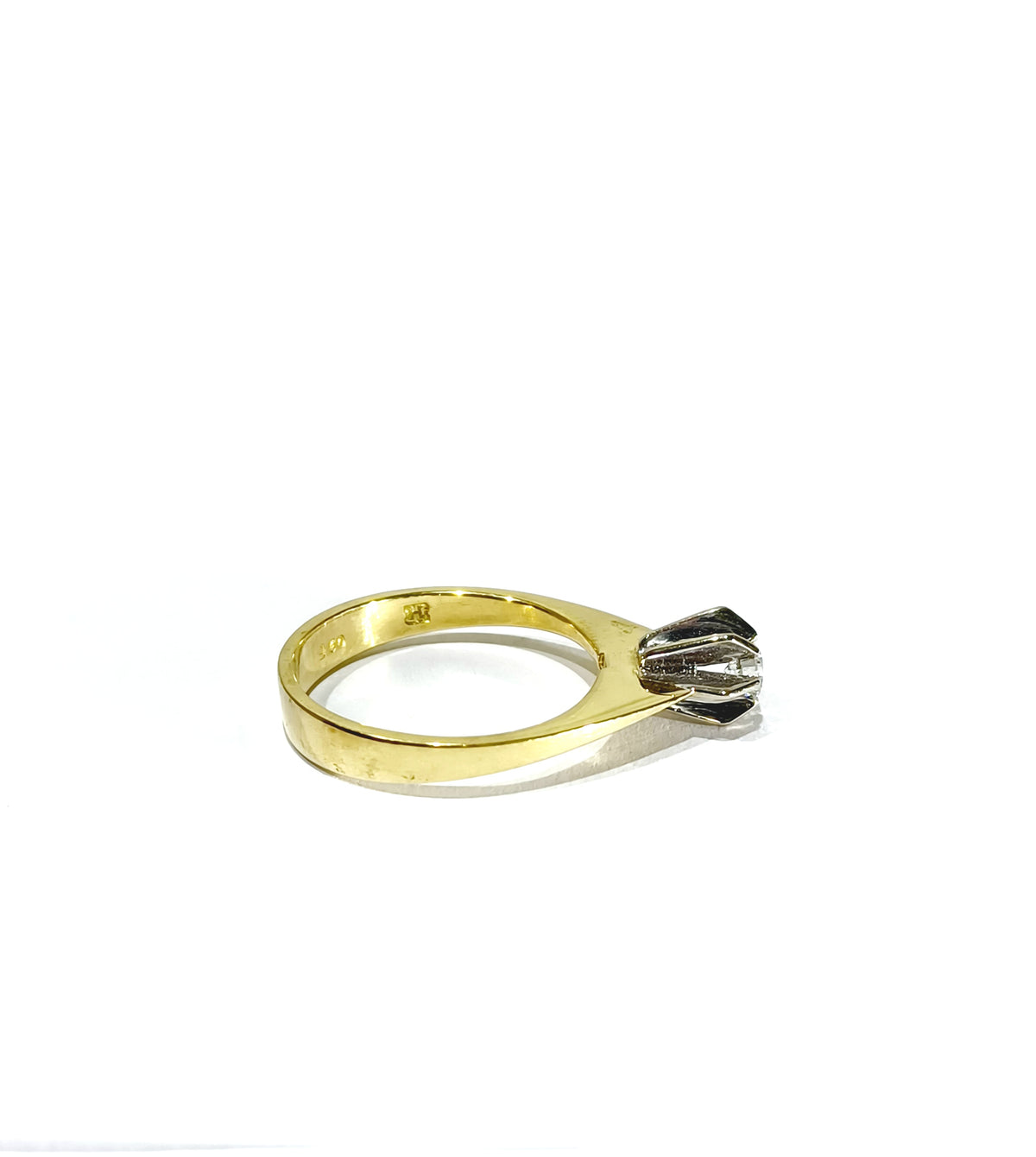 Yellow Gold Solitaire Ring with Diamonds