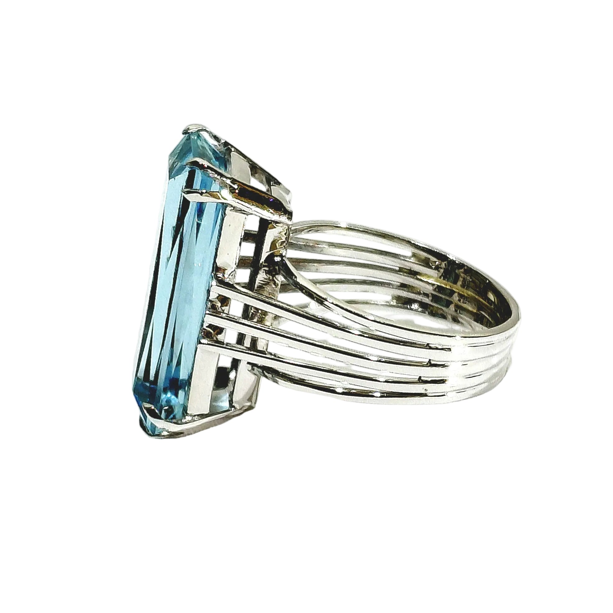 White Gold and Aquamarine Solitaire Ring