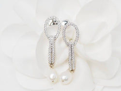 Boucles d'oreilles Pendantes en or blanc, perles et diamants